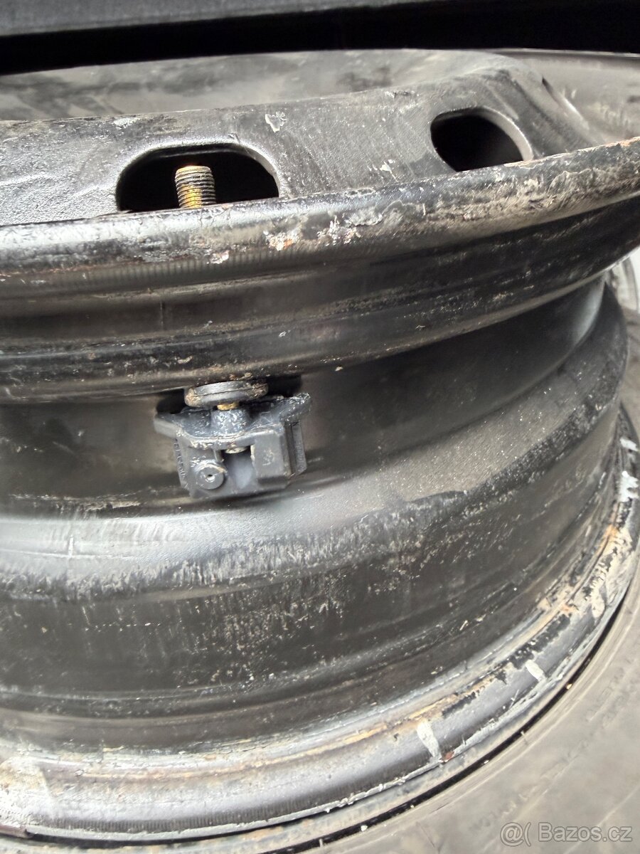 Prodám plechové dysky origo Renault 16" - 3