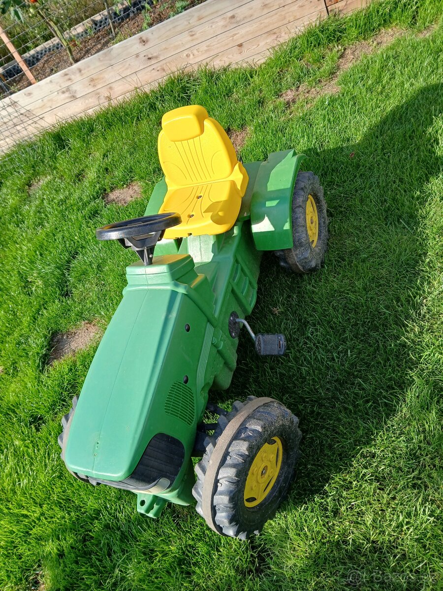 Šlapací traktor John Deere - 3