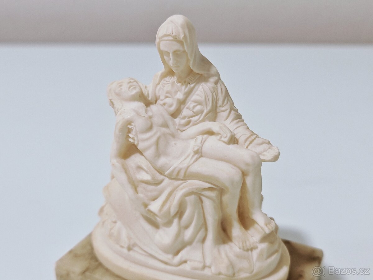 Soška alabastr Madona pieta - 3