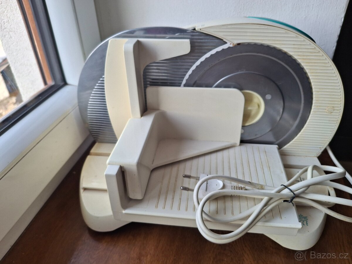 Elektrický kráječ na vše-dědictví. - 3