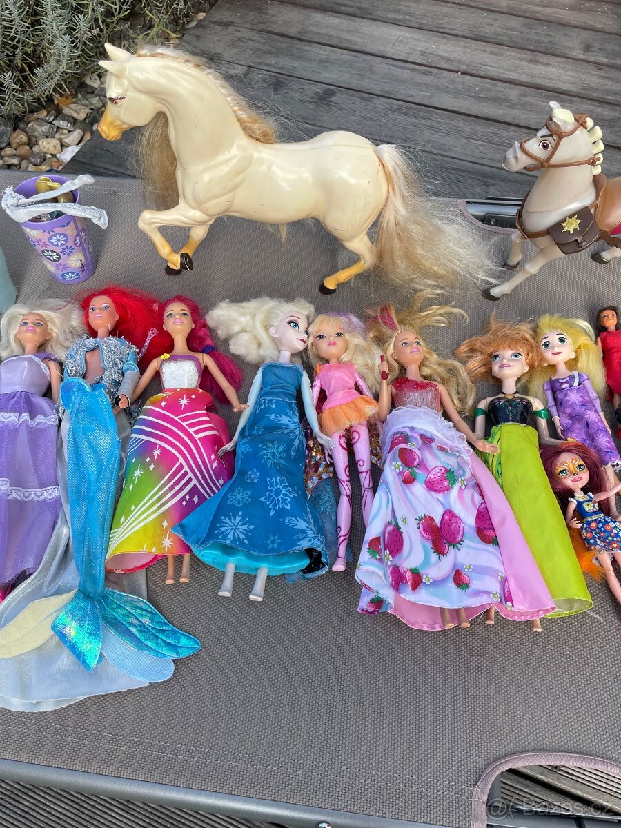 Set panenek Barbie apod.+koně - 3