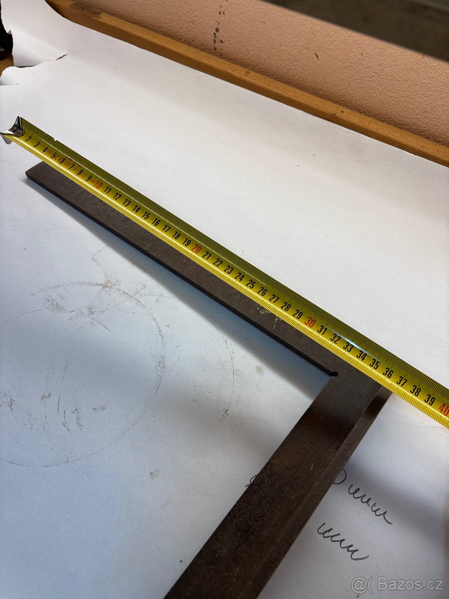 Velky kovovy uhelnik - 3