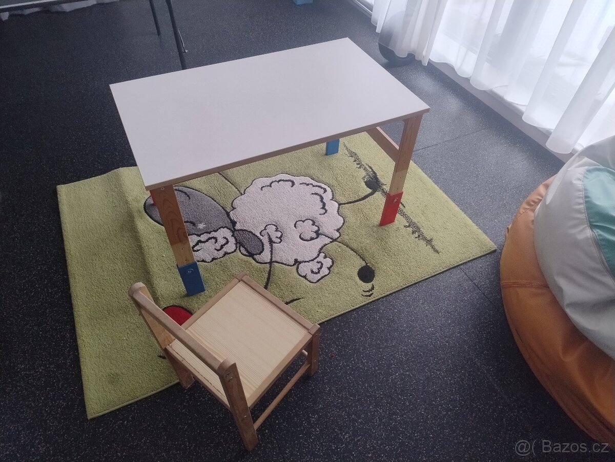Dětský stůl, židle a koberce - 3