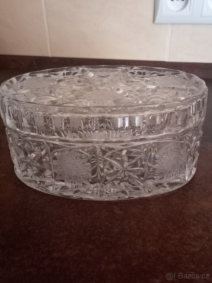 Skleněná broušená dóza - 3