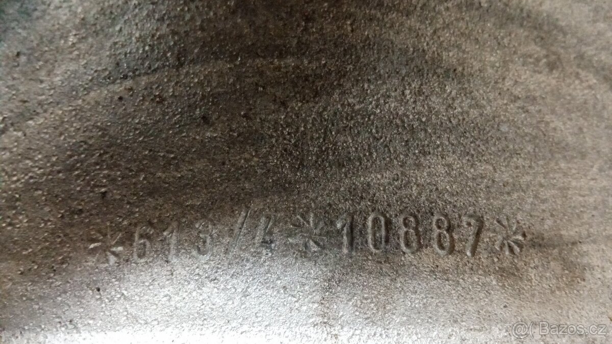 Tatra 613/4 motor 57000km - 3