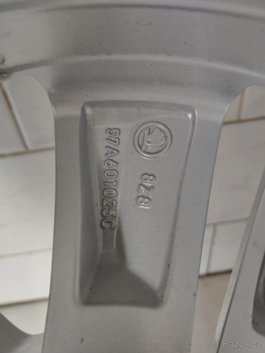 215/55 r17 Originál Škoda - 3