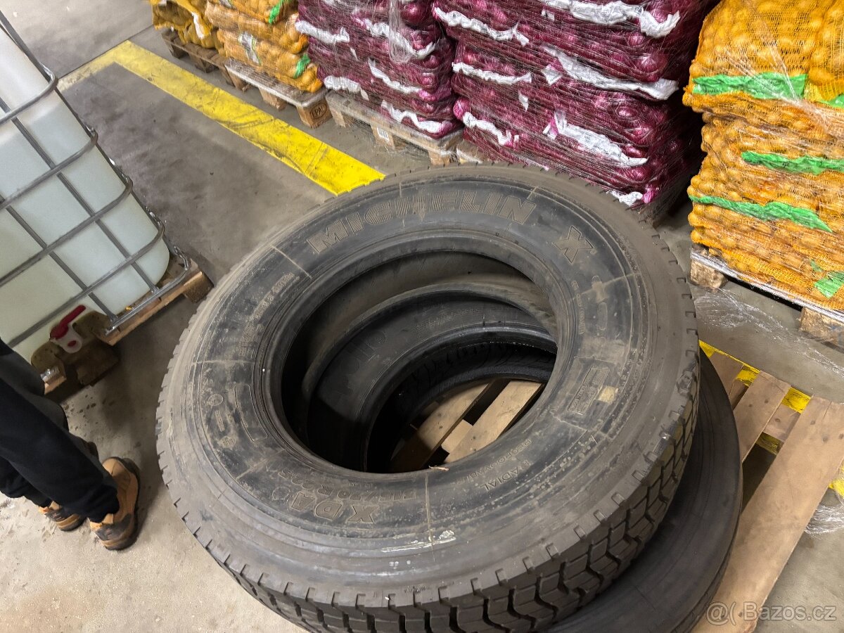 pneumatika Michelin X 315/70 R 225 - 3