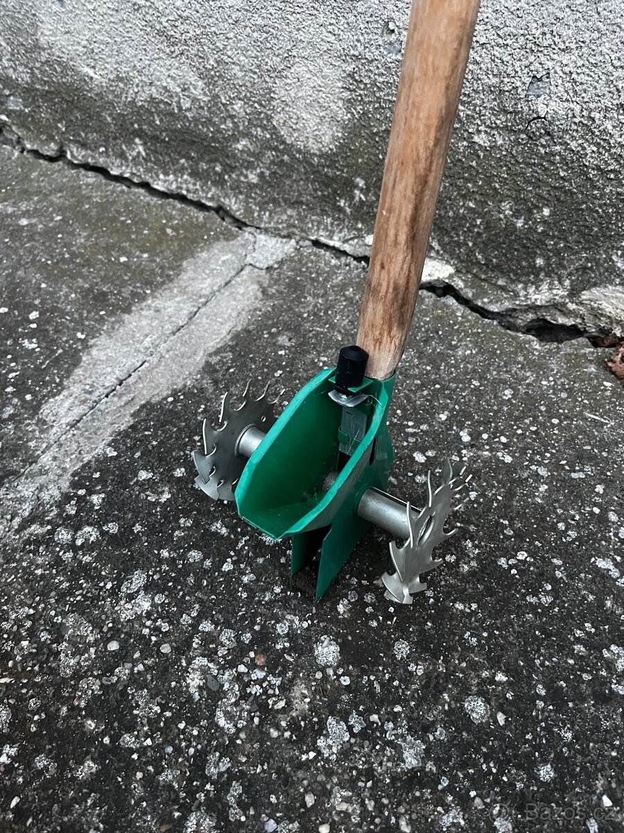 Prodám ruční jednořádkový secí stroj, sázečku - 3