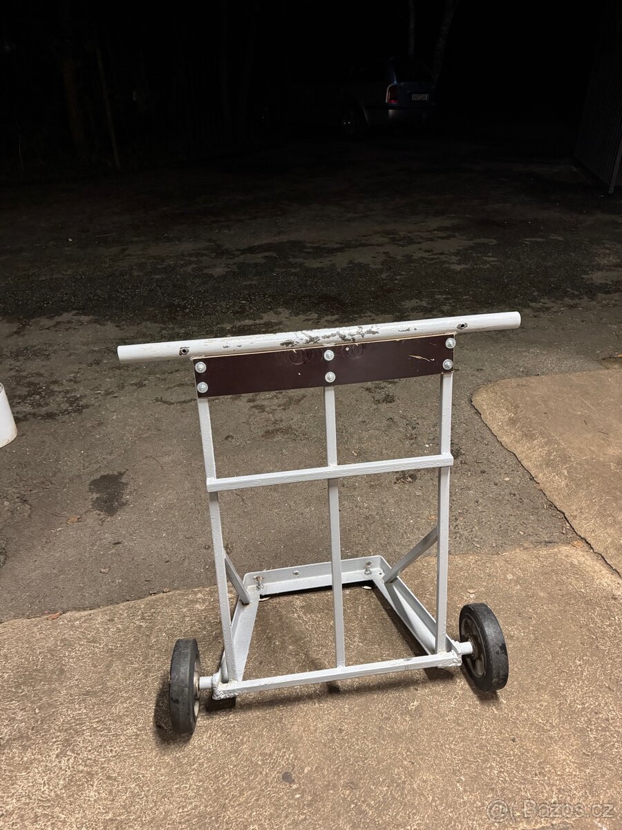 Pojízdný stojan na lodní motor - 3