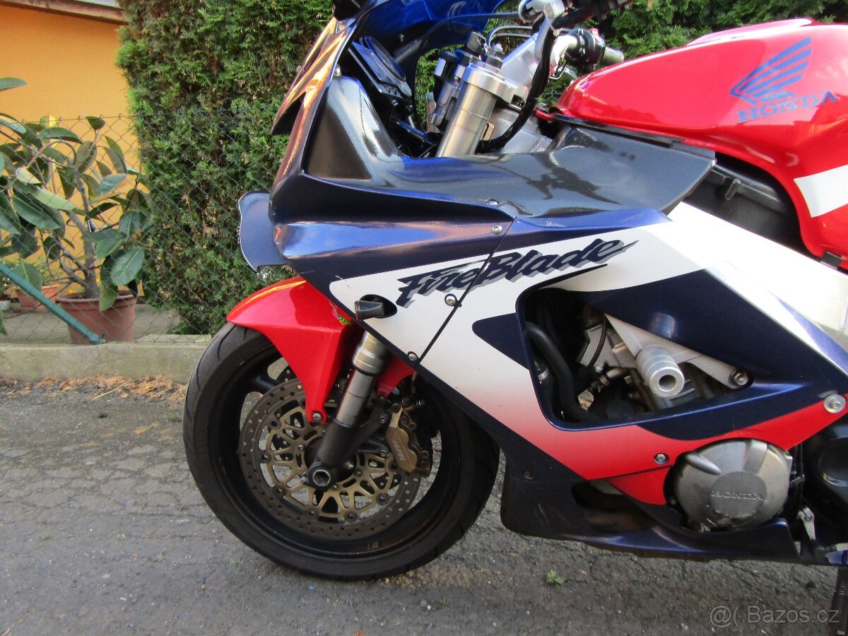 Honda CBR 900RR SC44 - 3