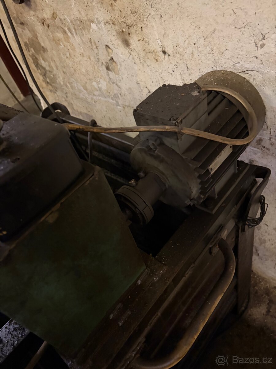 Elektromotor s uhlovou prevodovkou - 3