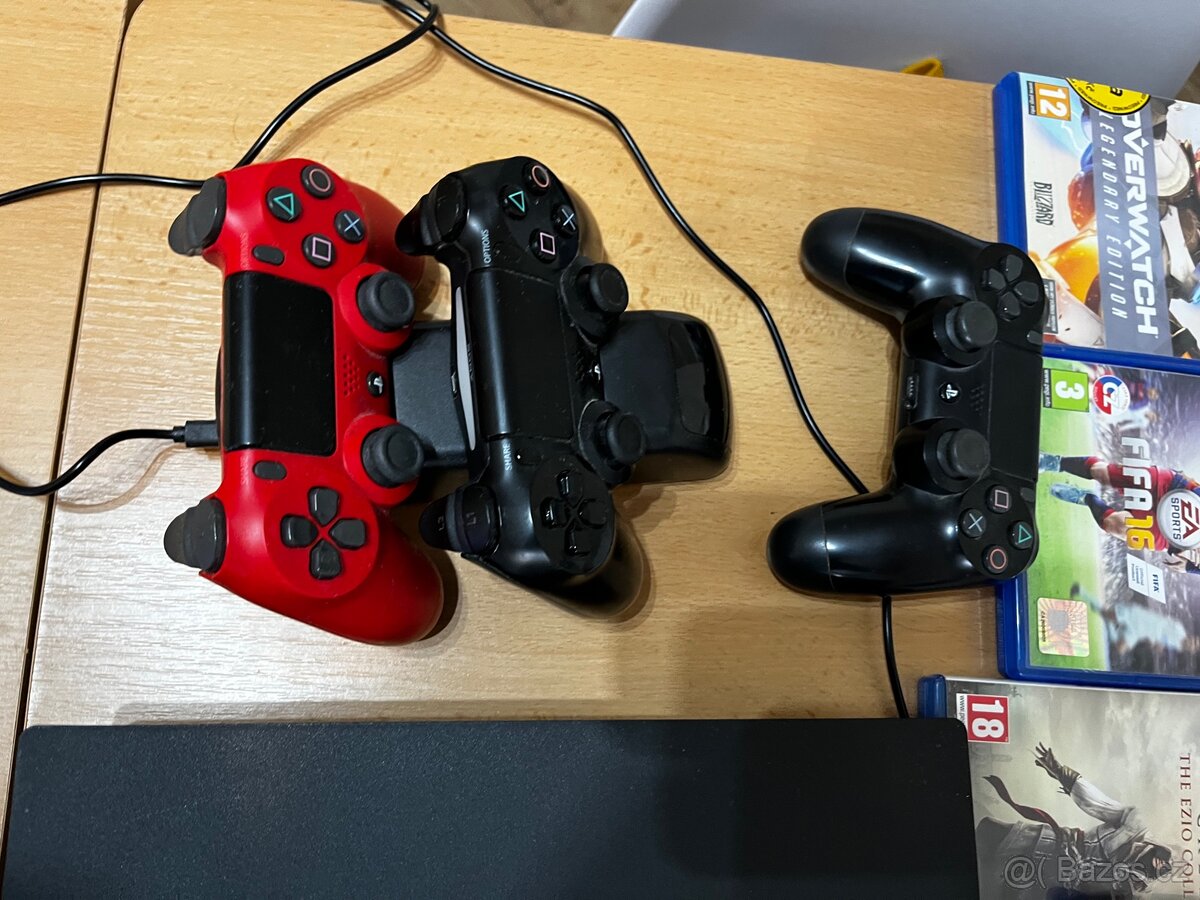 PlayStation 4 Pro 1TB + 3 ovladače + 9 her - 3