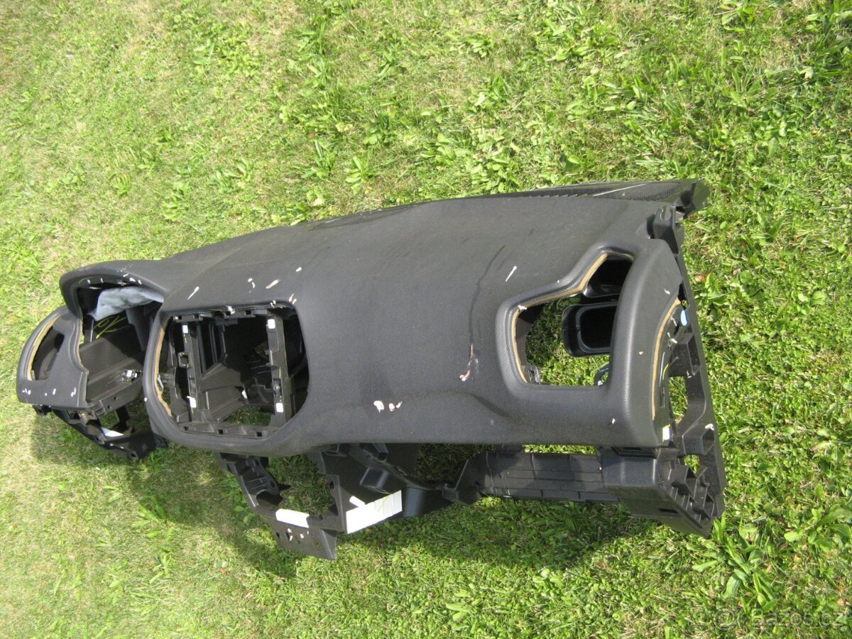 Jeep Compass, nahradní díly z interiéru rok 2019 - 3