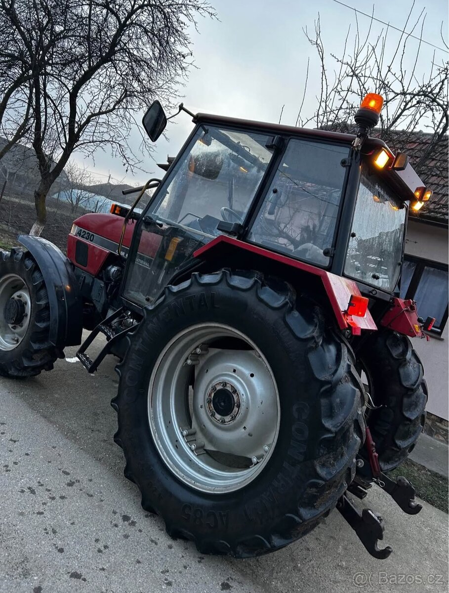 traktor Case International 4230 - 3