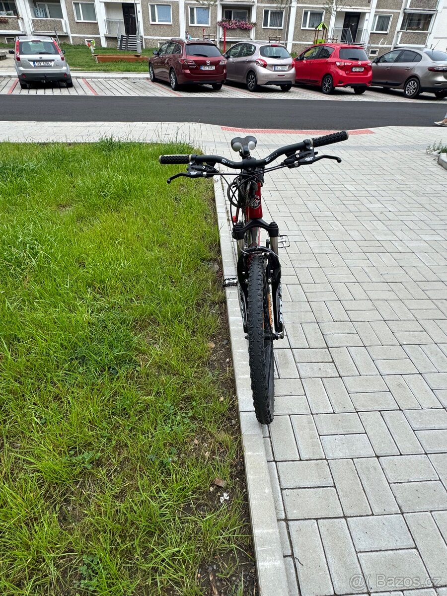 Prodám horské kolo velikosti M - 3