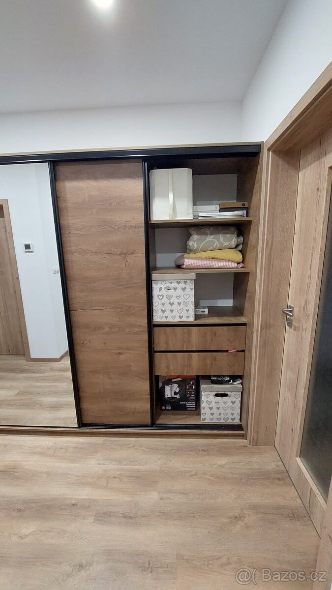 Šatní skříň. - 3