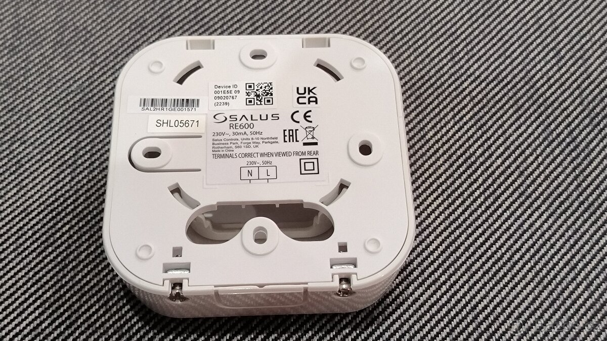 Zesilovač signálu Zigbee SALUS RE600 - 3