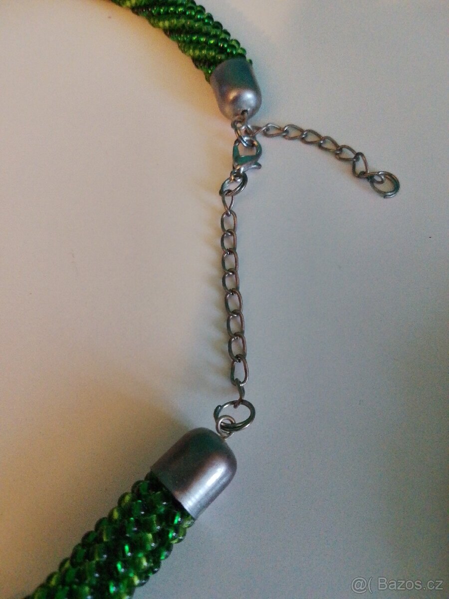 Náhrdelník háčkovaný zelený - 3