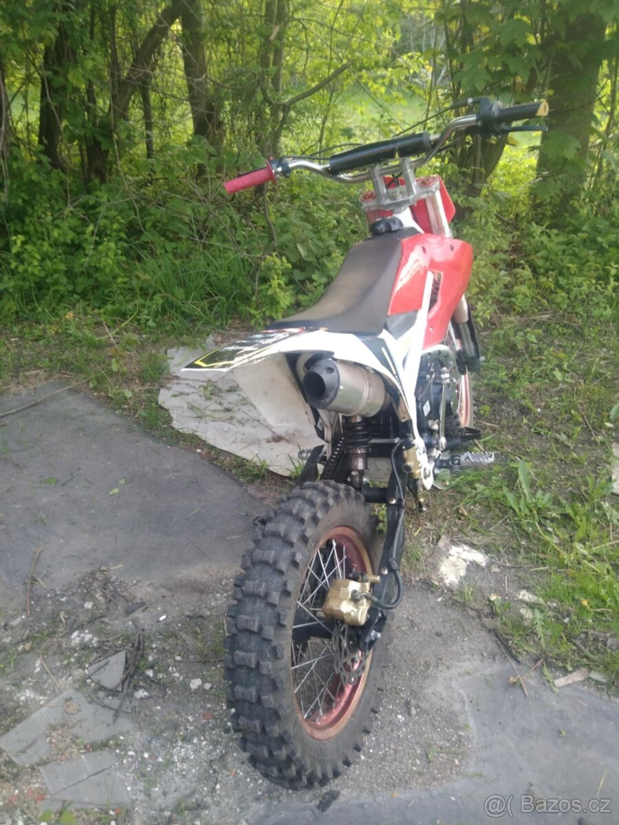 Prodám motorku kxd 125