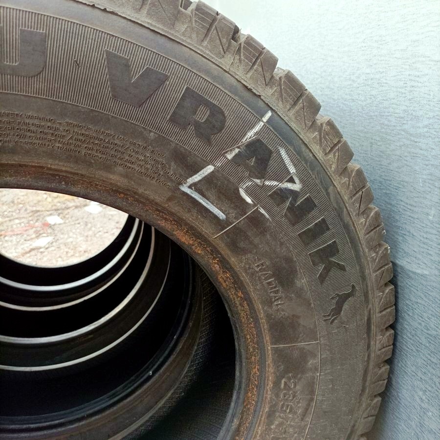 16" PNEU – 235/70/R16 – CELOROČNÍ - VRANÍK Pneumatika: 235 - 3