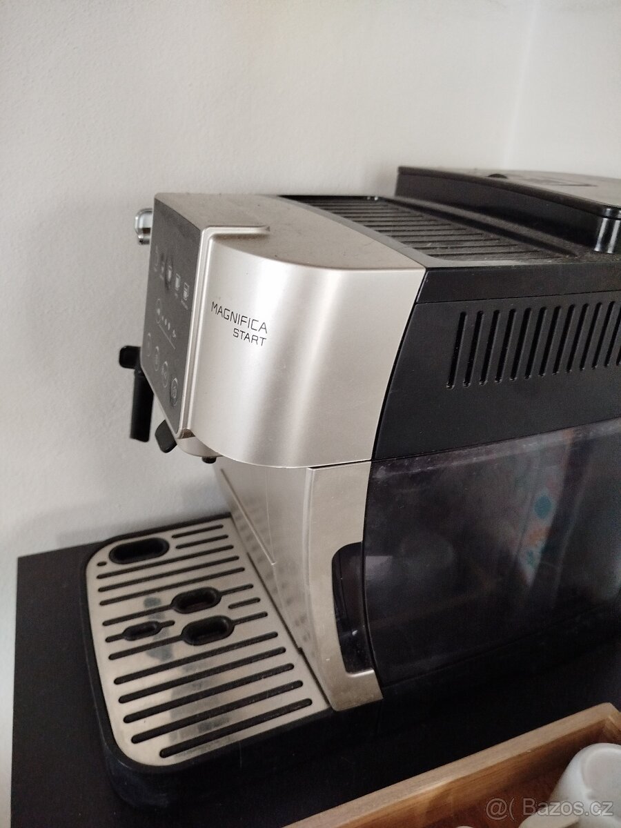 Kávovar DeLonghi Magnifica - 3