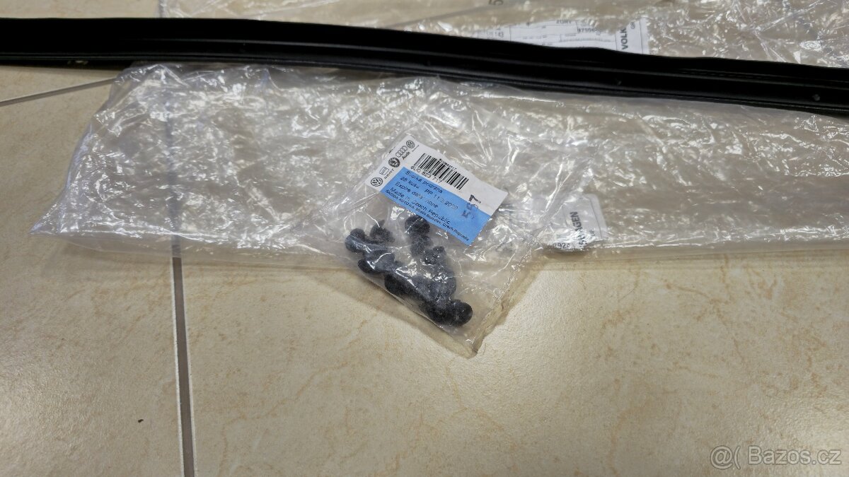 Škoda Felicia - těsnění přední kapoty - 3