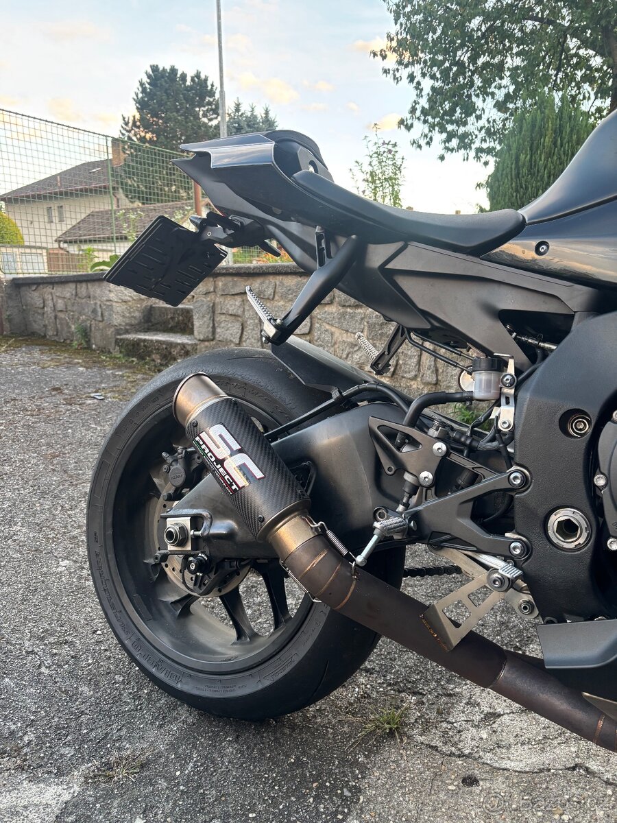 Yamaha R1 2018 najeto 3600 km - 3