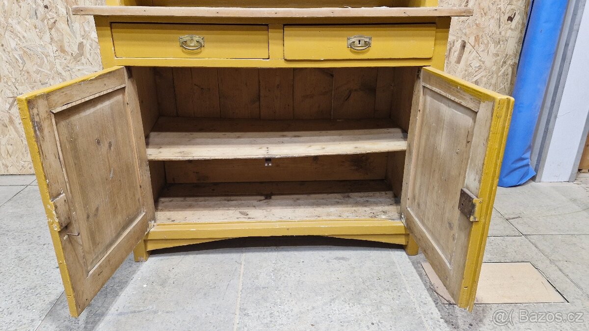 STARÁ POLICOVÁ KREDENC - 3