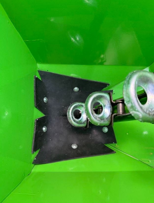 Sazeč brambor Bomet s vnitřní gumou za malotraktor - 3