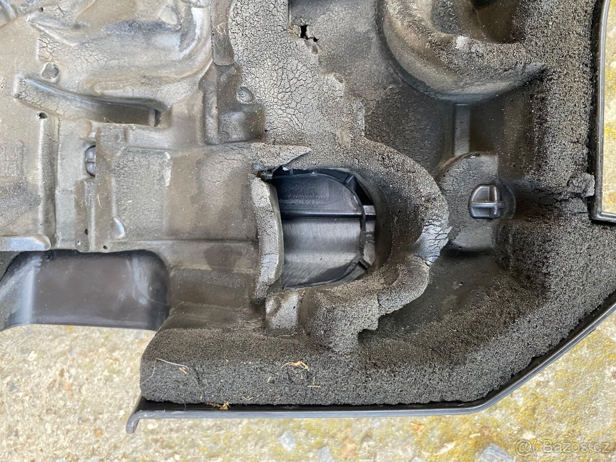 Škoda Fabia 2-kryt motoru - 3