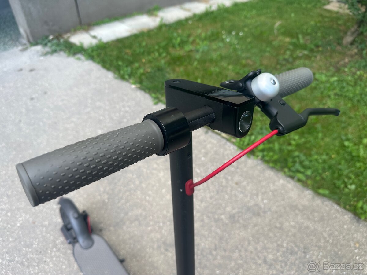 Xiaomi Mi Electric Scooter 2 černá - 3