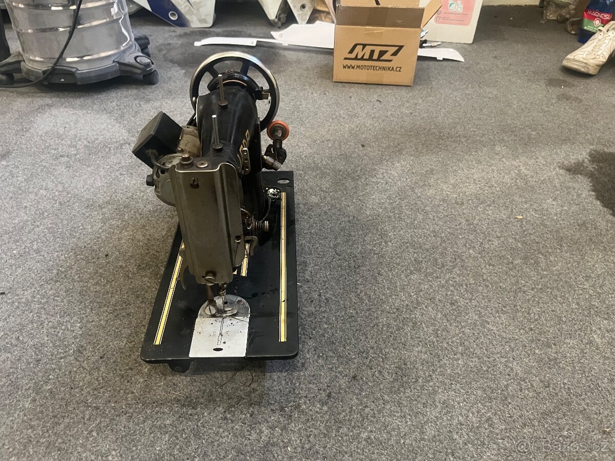 Šicí stroj Lada - 3