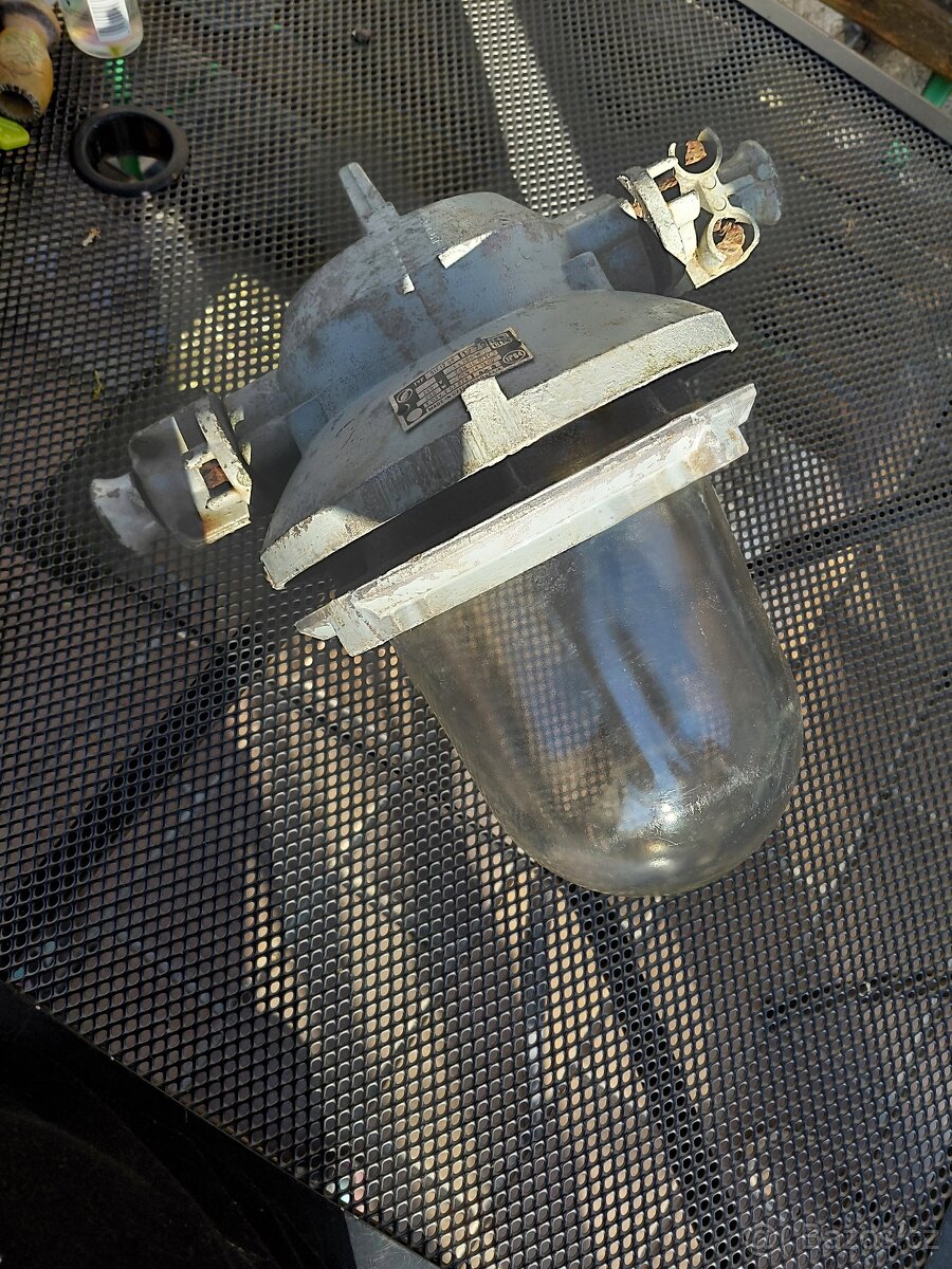 Industriální staré světlo - 3