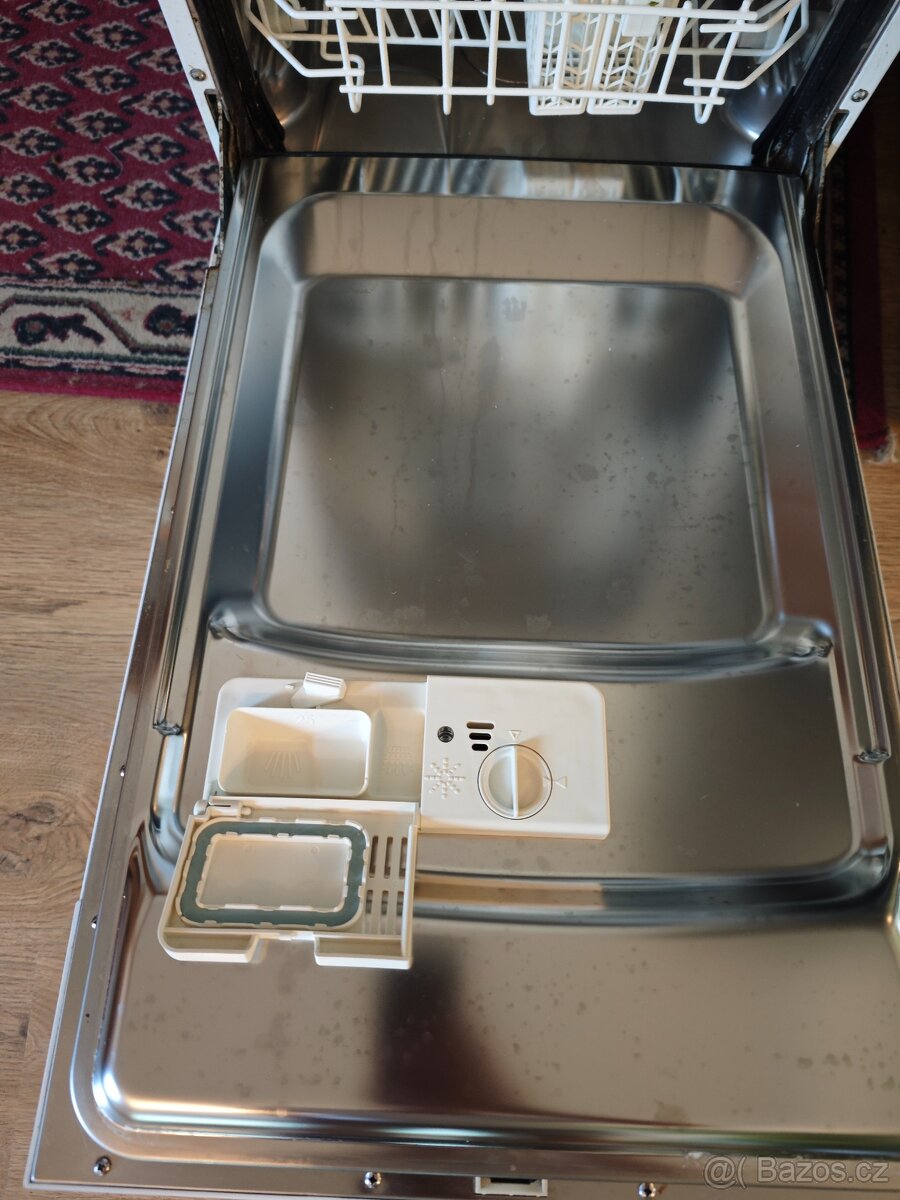 Myčka Whirlpool ADP 750 WH (bílá, úzká) - 3