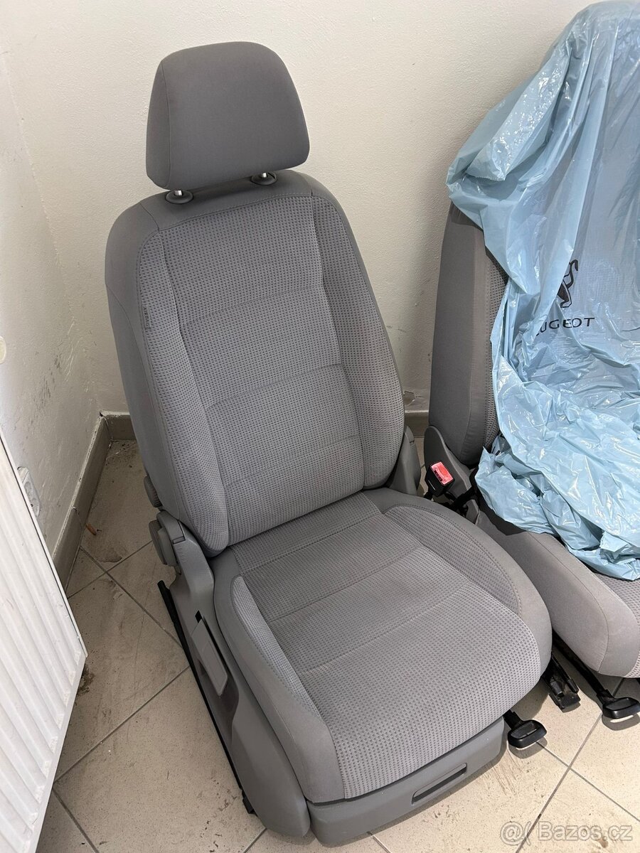 Přední sedadla VW Golf 5 - 3