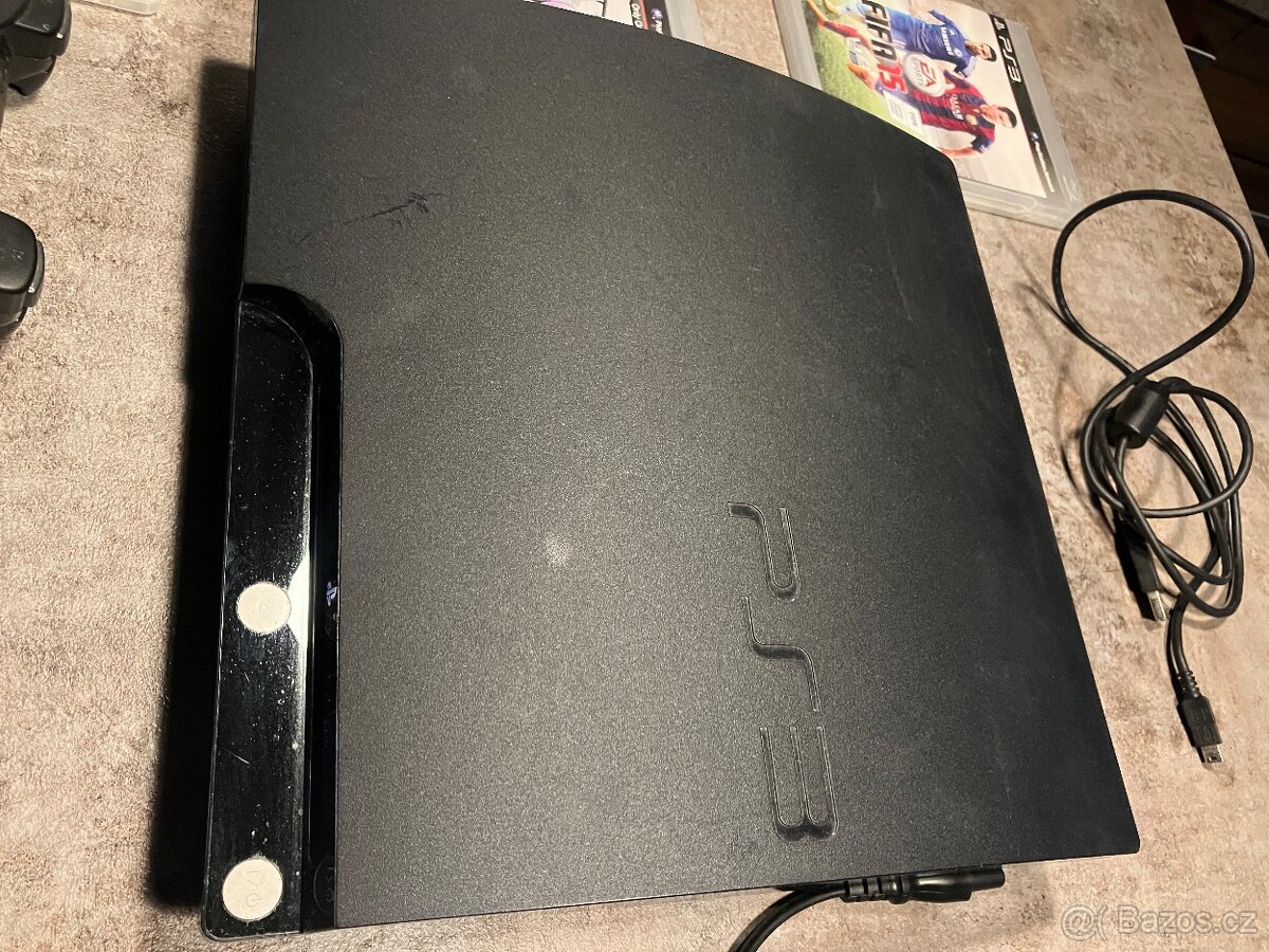 Playstation 3 + 2 ovladače a 5 her - 3