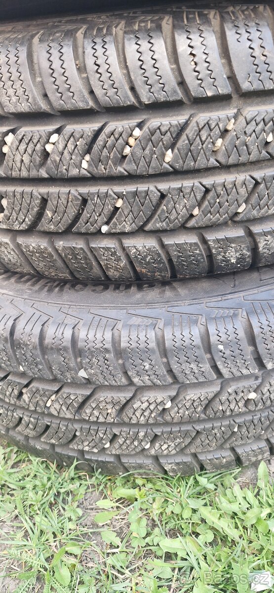 Prodám sadu 215/70/15C - 3