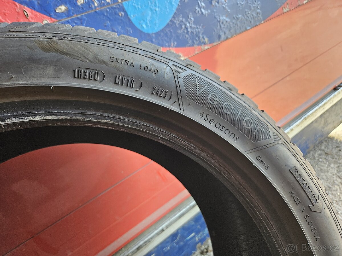 Celoroční pneu Goodyear Vector 245/45 R18 - 3