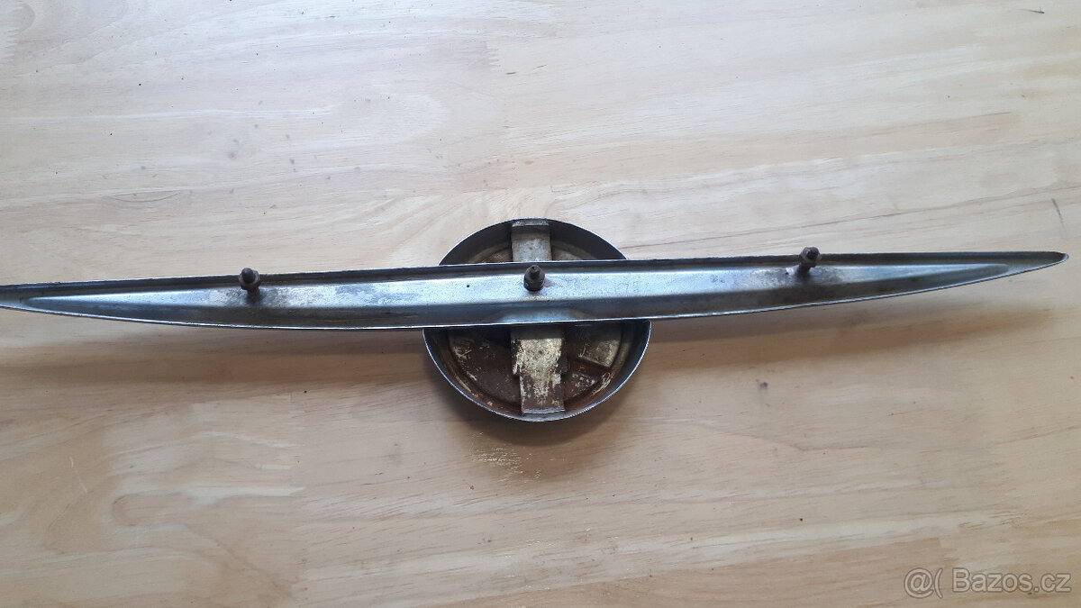 Trabant 601 - logo přední masky - 3