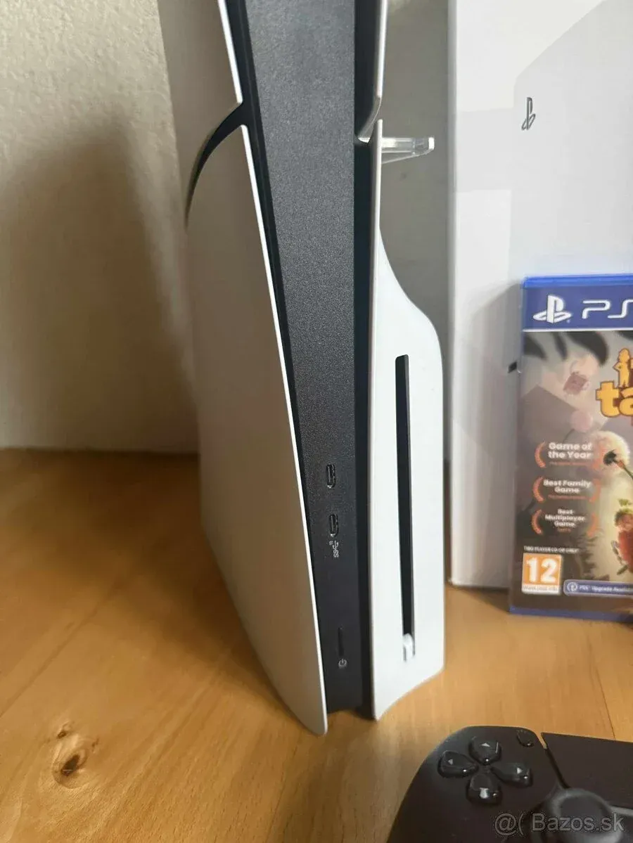 PlayStation 5 Slim + 2 ovládače + 5 hry - 3