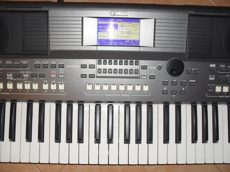 Yamaha PSR S670 - 3