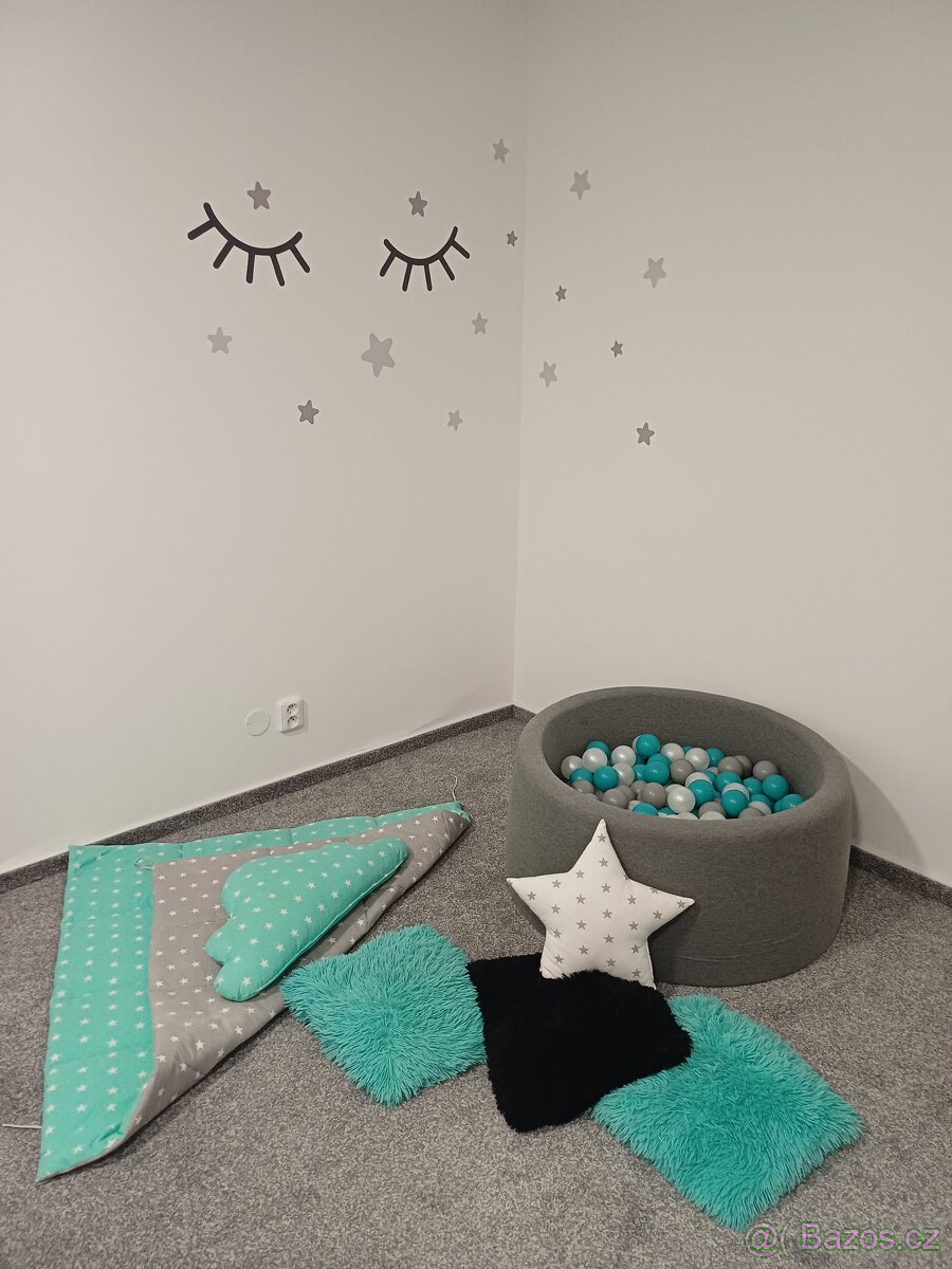 Tepee a bazének s balónky - 3