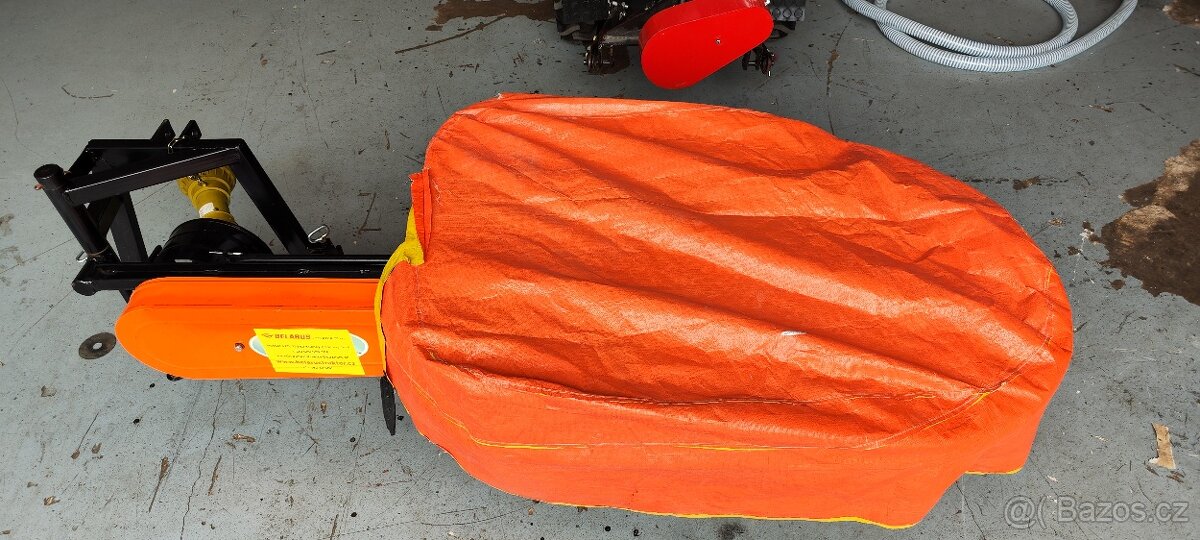 Traktor Belarus 152H s příslušenstvím - 3