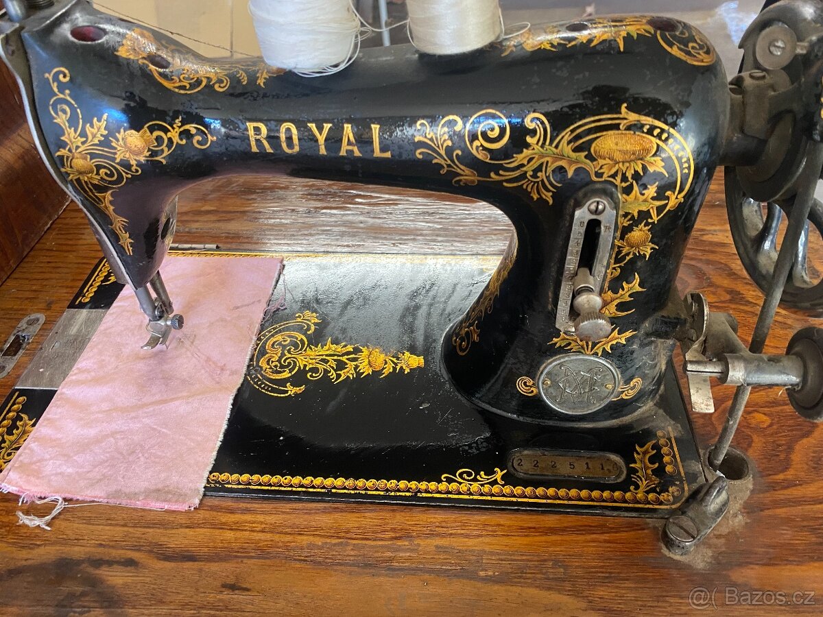 Starožitný šicí stroj Royal - 3