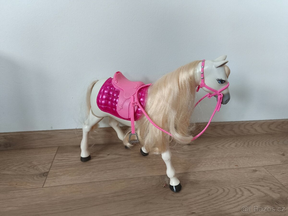 Barbie dům,auto,karavan,kůň,sanitka,šatník - 3