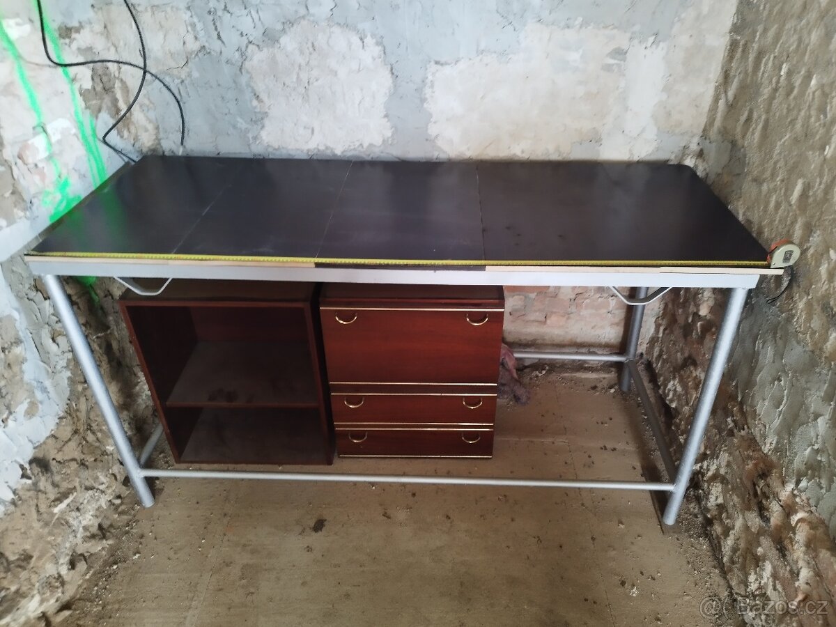 Pracovní stůl - 3