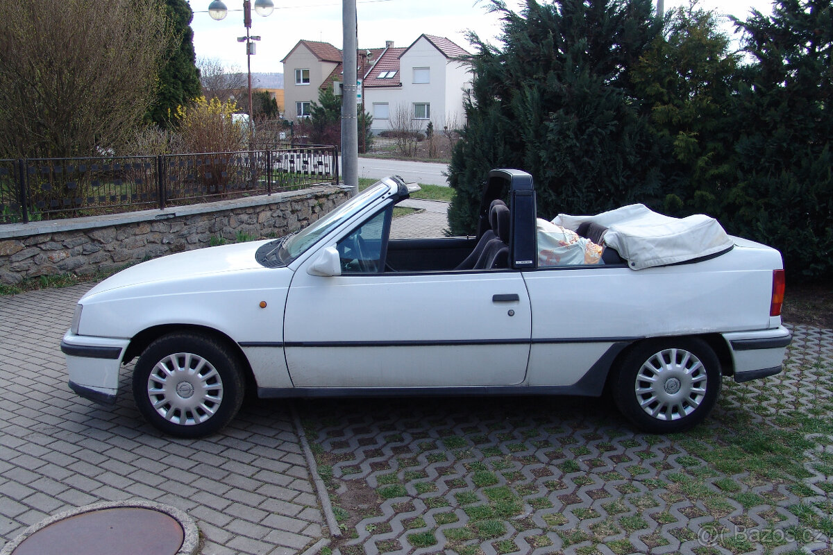 Opel Kadett cabrio 1.6i Bertone - 3