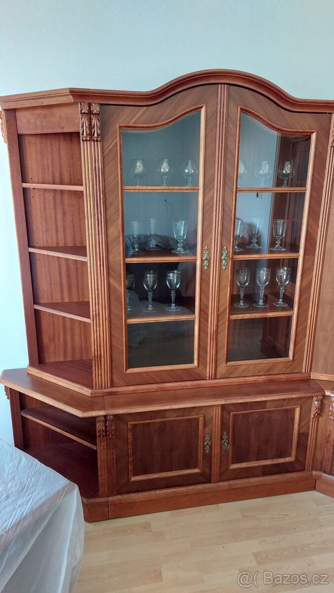 Knihovna rohová s oblými dveřmi - 3