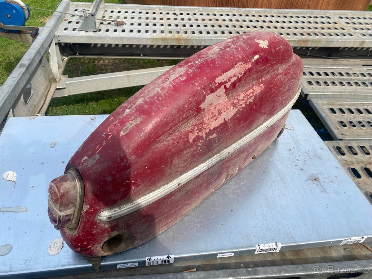 Blatník sidecar Velorex 560 - 3