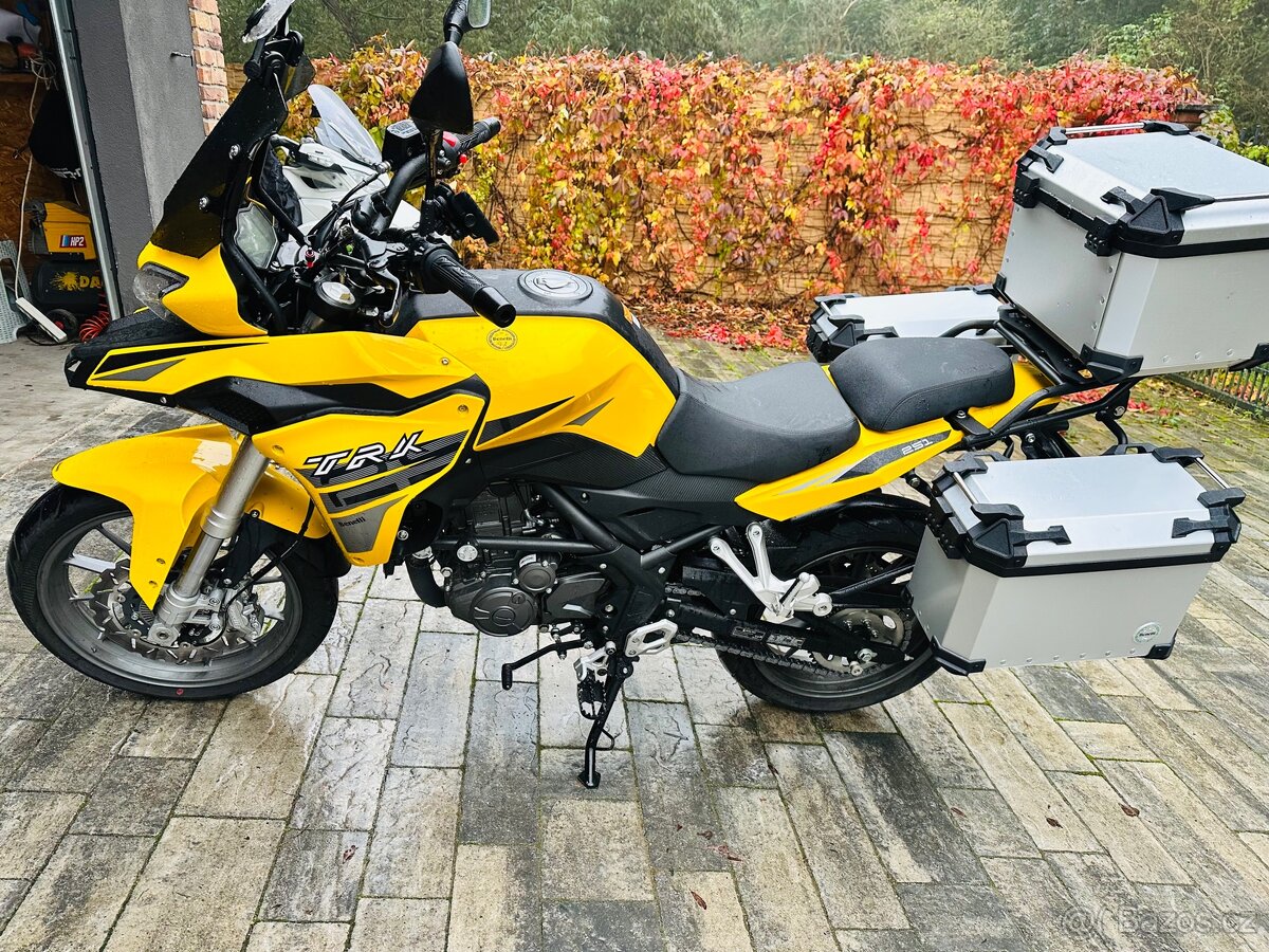 Benelli TRK 251 - 3